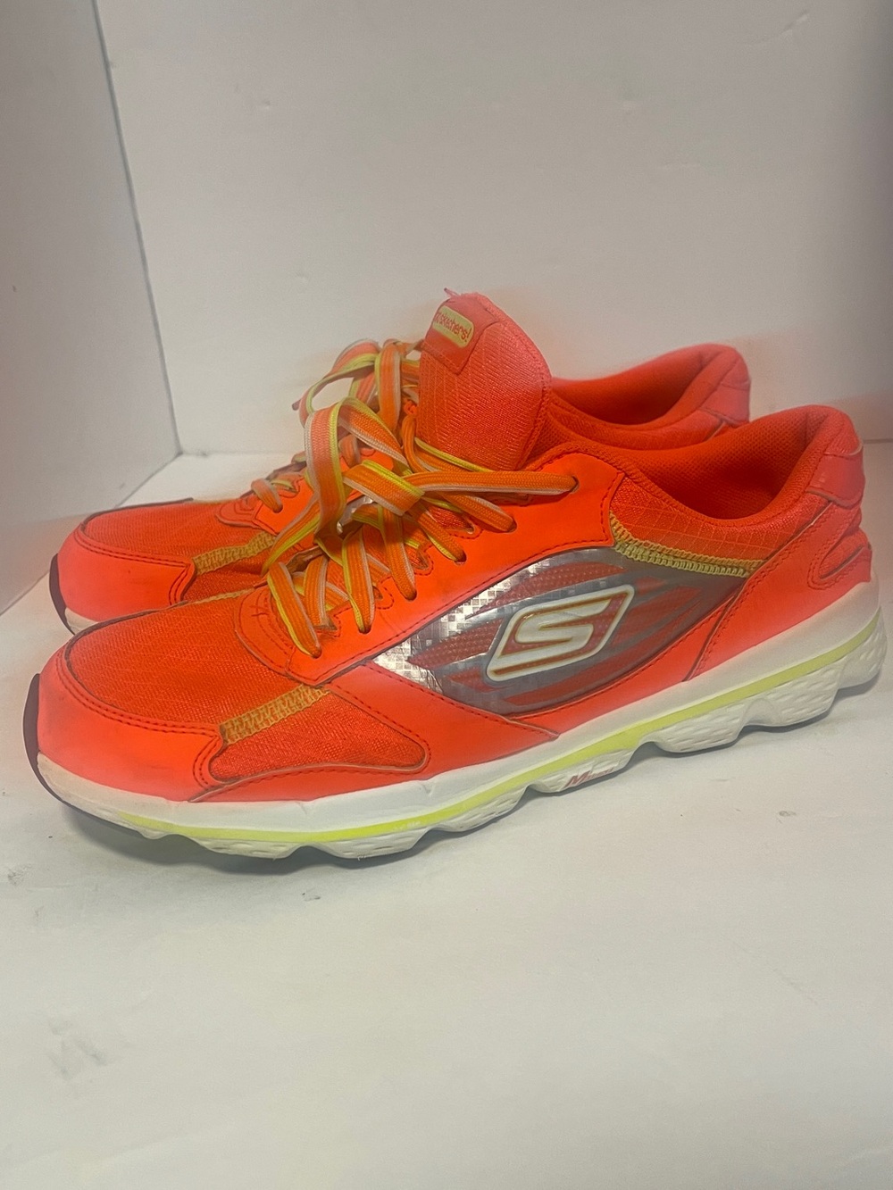 Skechers GO Women's Running Shoes Size 8